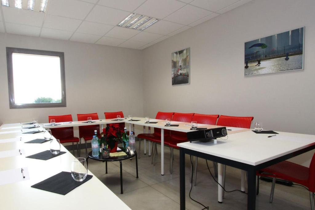 Lézignan-Corbières Auberge Flyzone מראה חיצוני תמונה